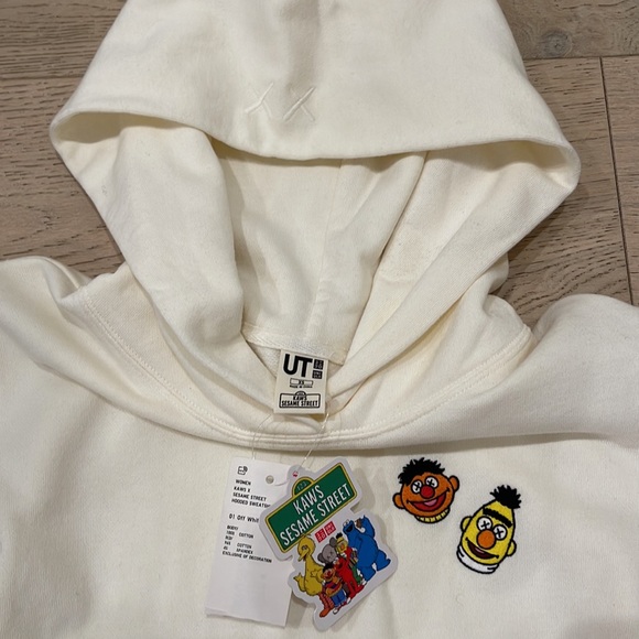 KAWS X SESAME STREET COLLAB SWEATSHIRT - Picture 4 of 5